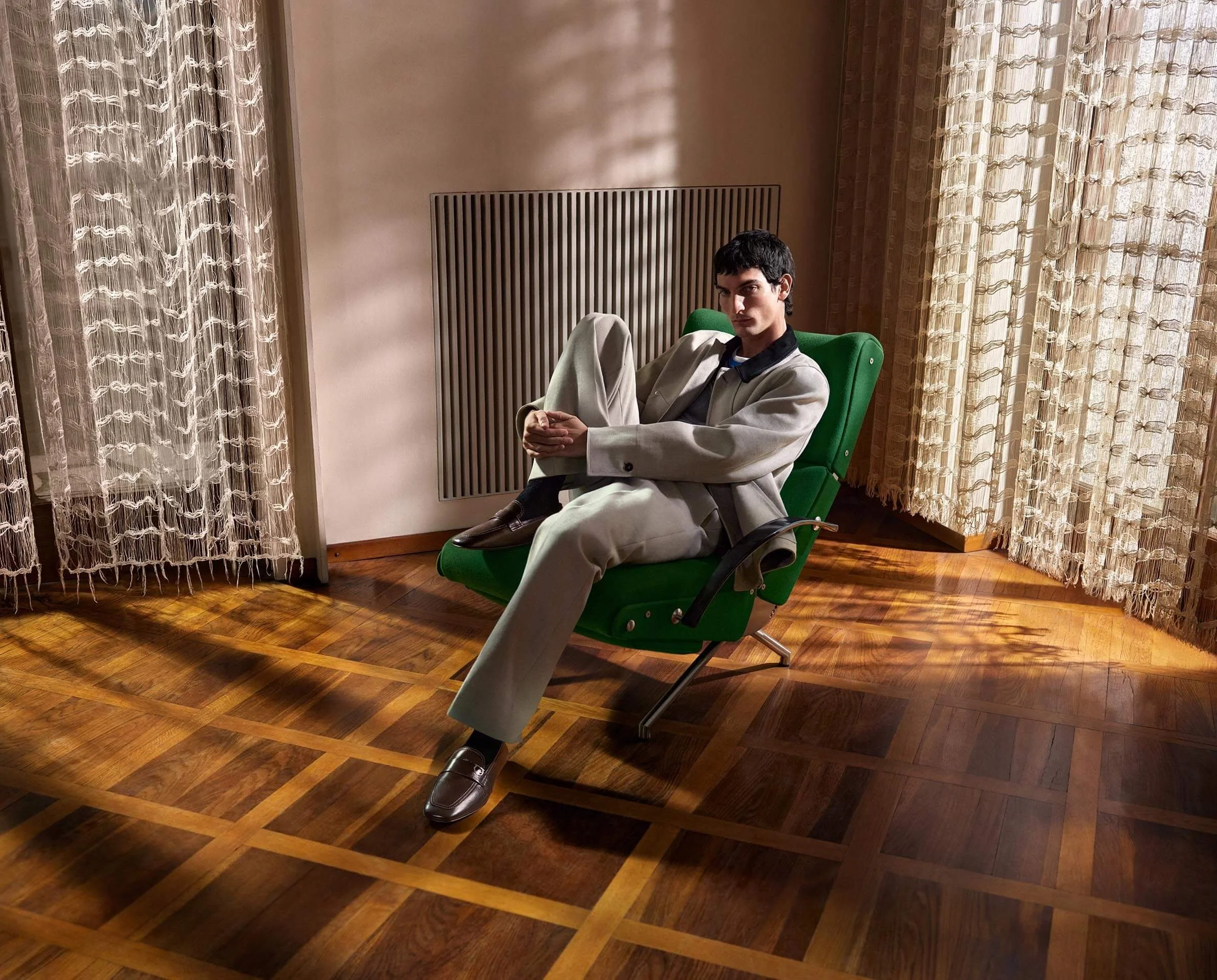 【Salvatore Ferragamo】デザインキャミソール Ferragamo Pre-Fall 2024 Ad Campaign | The Impression